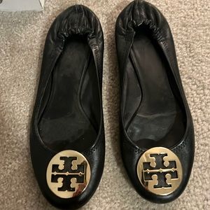 Tory Burch size 9 Reva flat. Black with gold logo on toe